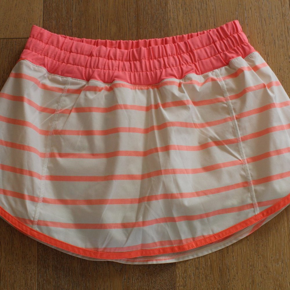 EUC Lululemon SEAWHEEZE Tennis Skirt Striped VERY RARE - 6
